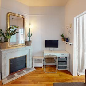 Apartment for rent for €1,600 per month in Paris, Rue des Grands Champs