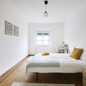Private room for rent for €650 per month in Lisbon, Rua Morais Soares