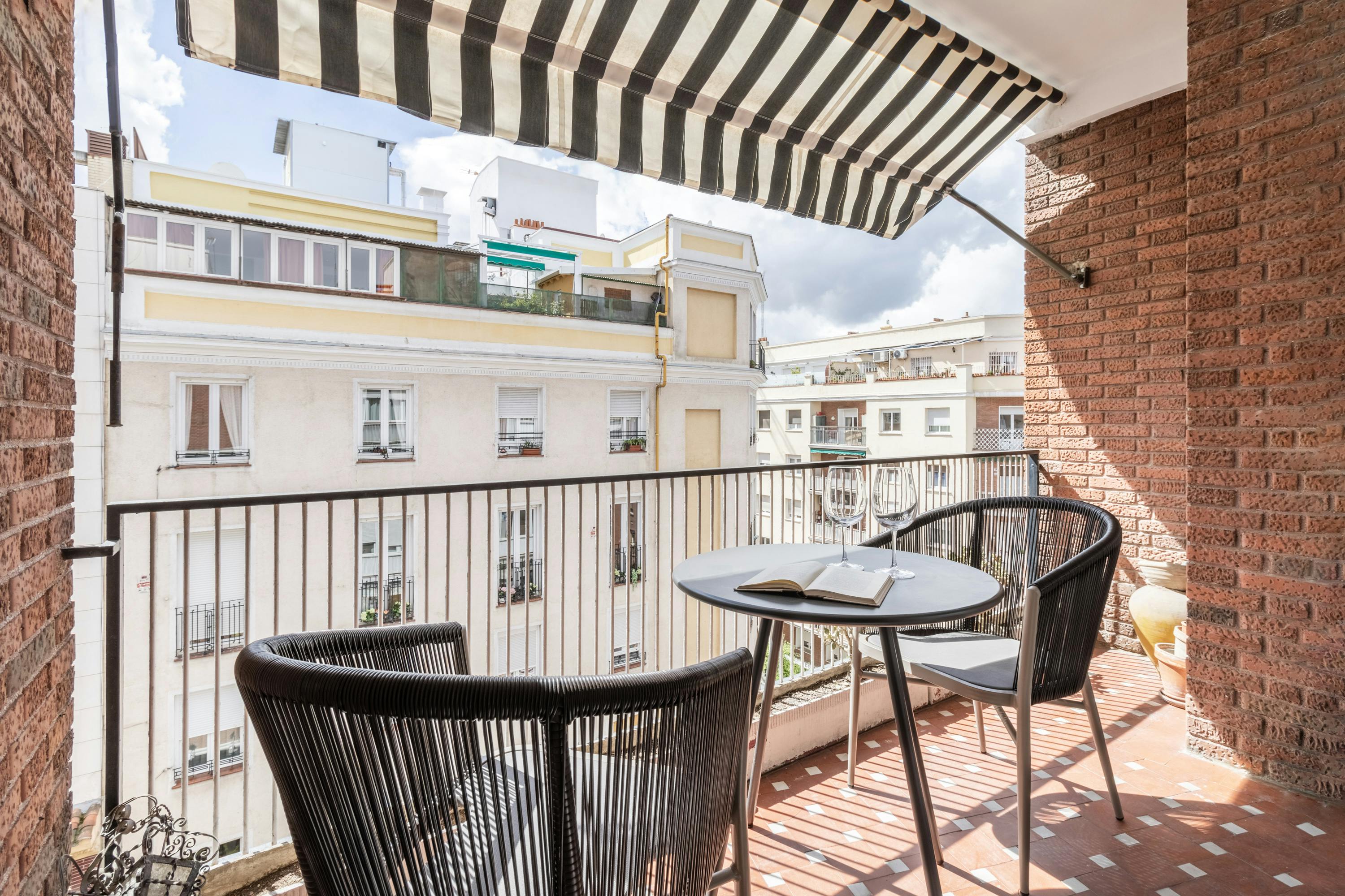 Apartment for rent for €4,315 per month in Madrid, Calle de María de Guzmán