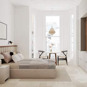 单间公寓 正在以 €2,160 的月租出租，其位于 London, Elsham Road