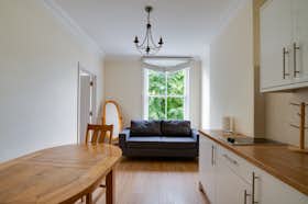 公寓 正在以 £1,869 的月租出租，其位于 London, Elsham Road