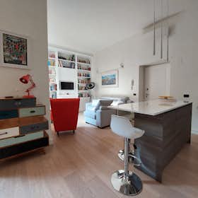 Apartment for rent for €2,300 per month in Milan, Via San Rocco