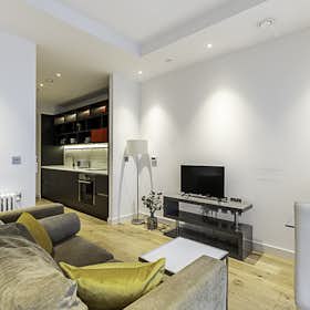 Apartment for rent for €2,305 per month in London, Lyall Street