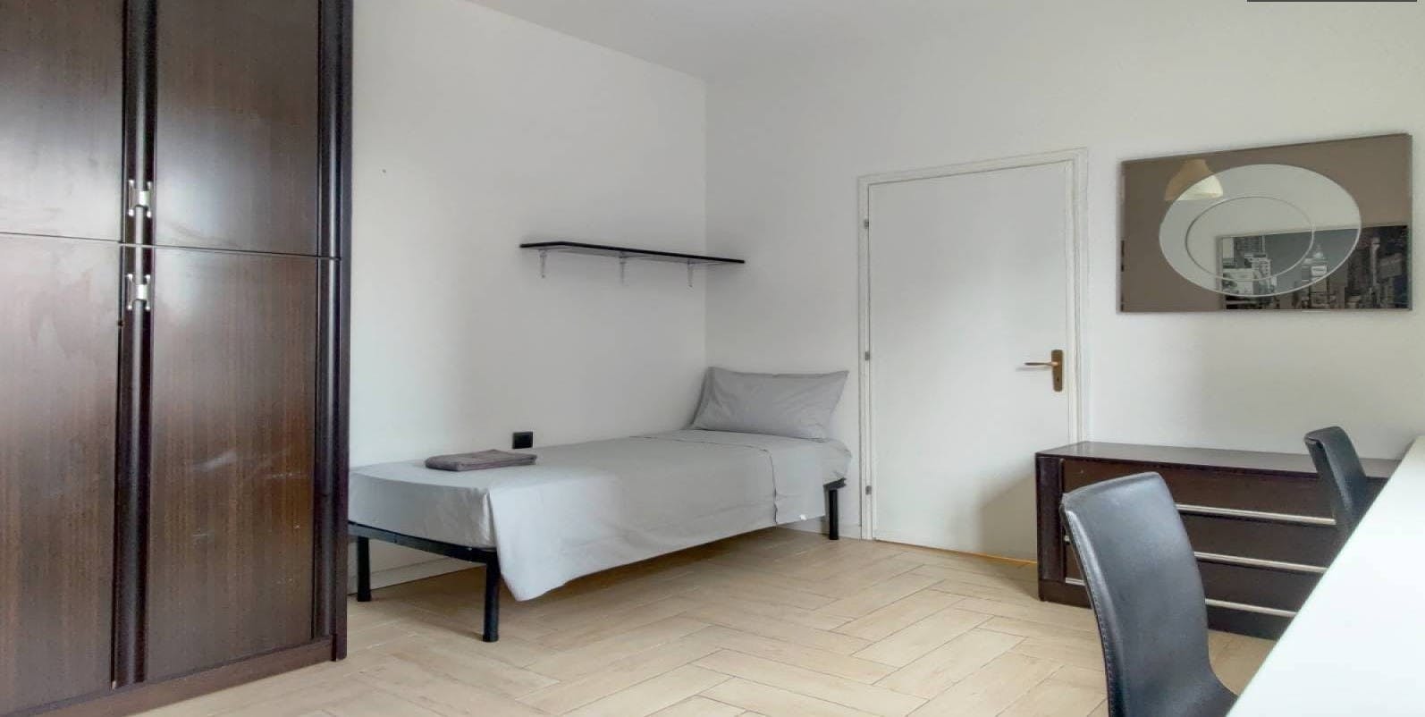 Shared room for rent for €450 per month in Milan, Via Angelo De Gasperis