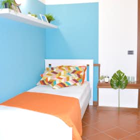 Privé kamer te huur voor € 450 per maand in Modena, Via Filippo Turati