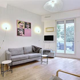Studio for rent for €1,802 per month in Paris, Rue Houdon