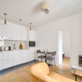 Apartment for rent for €2,420 per month in Paris, Rue Ramey