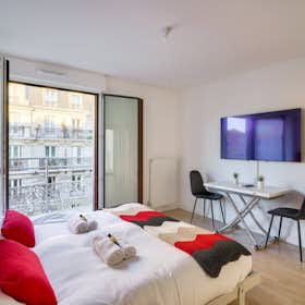Studio for rent for €2,400 per month in Paris, Rue de la Convention