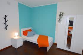 Privé kamer te huur voor € 550 per maand in Modena, Strada Vignolese