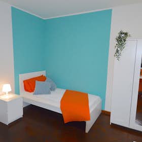 Отдельная комната сдается в аренду за 550 € в месяц в Modena, Strada Vignolese