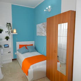 Приватна кімната за оренду для 450 EUR на місяць у Modena, Via Marzabotto