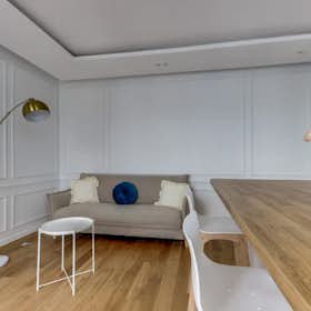 Apartment for rent for €2,640 per month in Paris, Rue des Goncourt