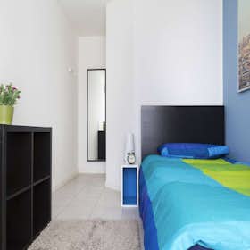 Private room for rent for €720 per month in Milan, Largo Cavalieri di Malta