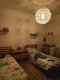 Mehrbettzimmer zu mieten für 320 € pro Monat in Bologna, Via San Petronio Vecchio