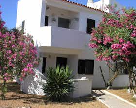 Huis te huur voor € 1.200 per maand in Faro, Rua de Retur