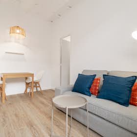 Apartment for rent for €2,150 per month in Barcelona, Carrer de Monjo