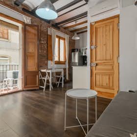 Apartment for rent for €2,150 per month in Barcelona, Carrer dels Pescadors