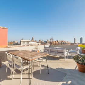 Apartment for rent for €2,150 per month in Barcelona, Carrer del Rec Comtal