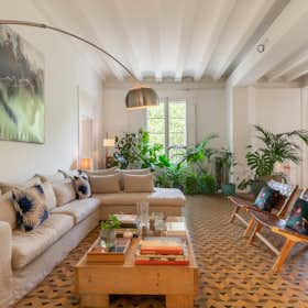 Apartment for rent for €2,150 per month in Barcelona, Carrer de la Reina Cristina