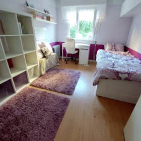 Private room for rent for €550 per month in Oeiras, Largo Maria Leonor