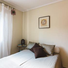 Chambre privée for rent for 550 € per month in Oeiras, Largo Maria Leonor