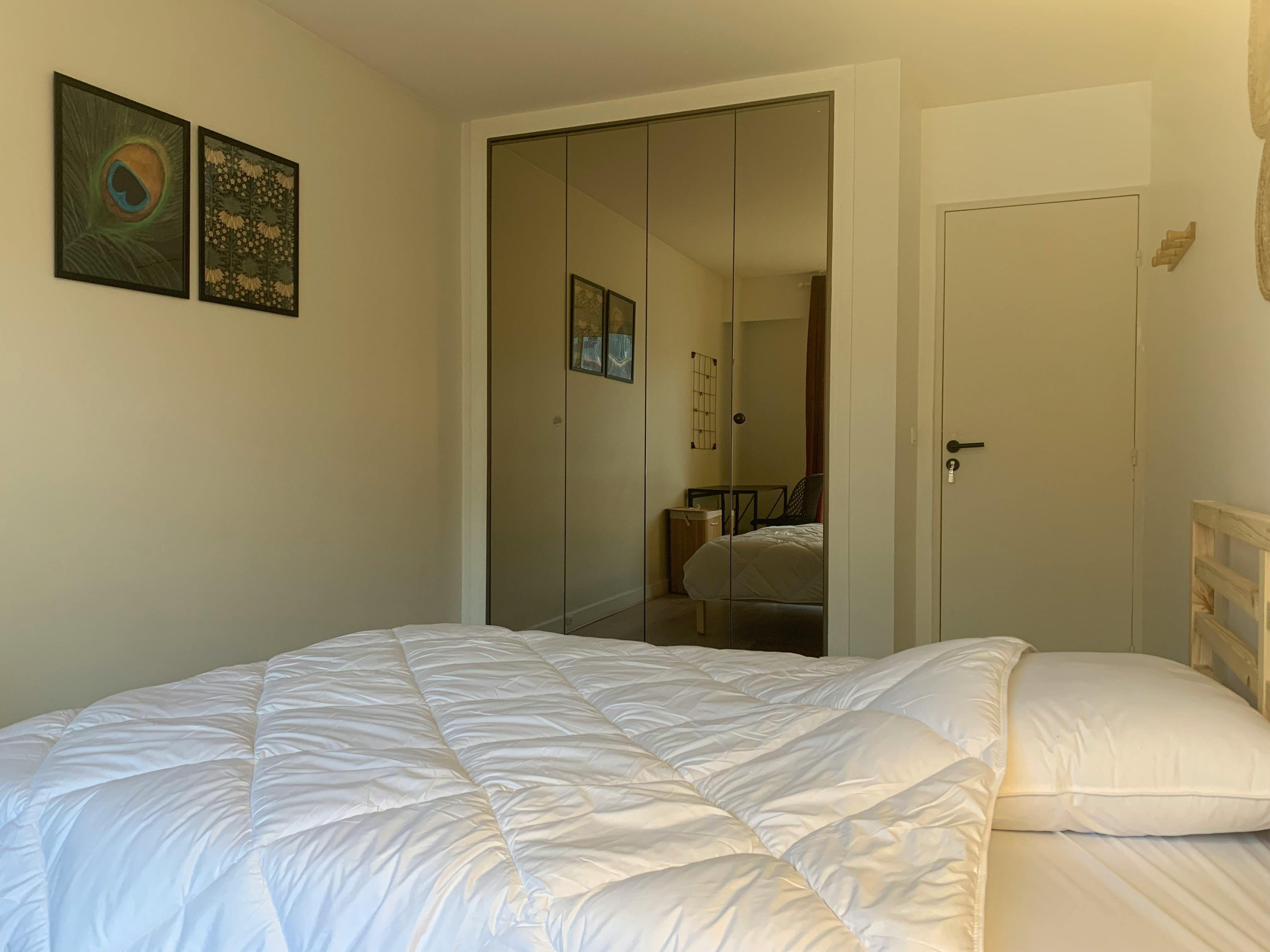 Private room for rent on Rue de Wattignies, Paris - Plus
