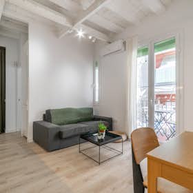 Apartment for rent for €2,150 per month in Barcelona, Carrer de Sant Miquel