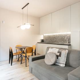 公寓 正在以 €2,150 的月租出租，其位于 Barcelona, Carrer de Vinaròs