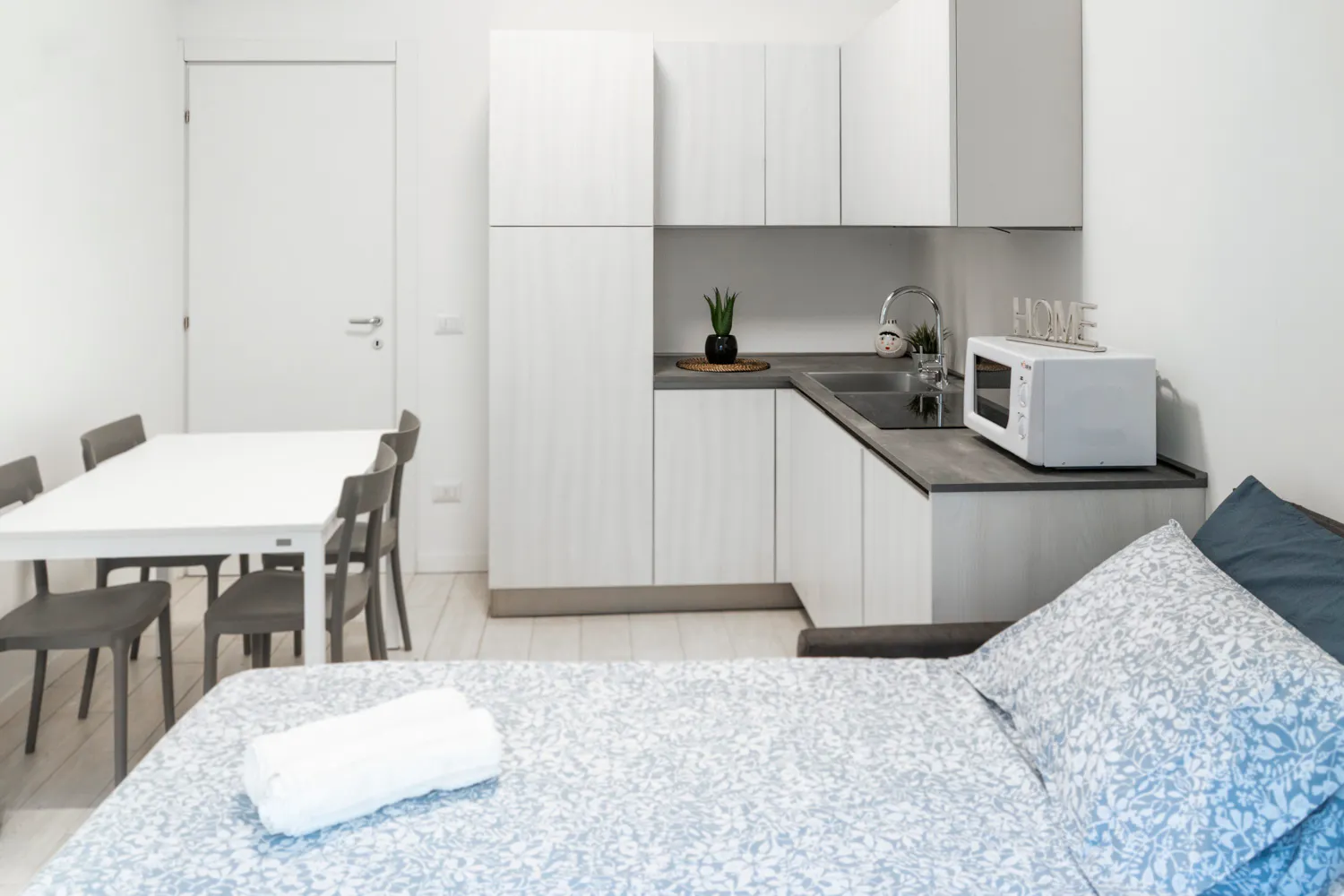 2-Bedroom Apartment in Via Pietro da Cemmo, Milan (1501775) ROOM 4