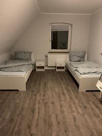 Apartment for rent for €2,745 per month in Bebra, Im Göttinger Bogen