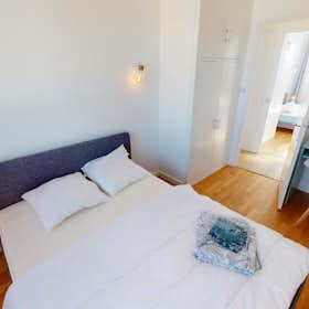 Private room for rent for €598 per month in Bordeaux, Cours Édouard Vaillant