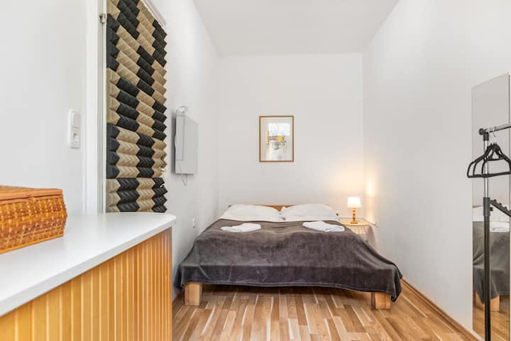 Grenzgasse, Vienna preview