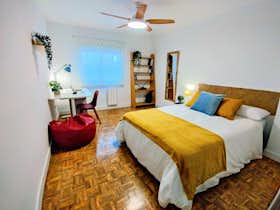 Private room for rent for €780 per month in Madrid, Calle de Luis Ruiz
