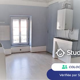 Private room for rent for €300 per month in Limoges, Rue François Chenieux