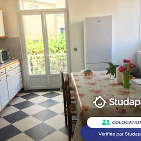 Private room for rent for €686 per month in Nanterre, Rue Faidherbe