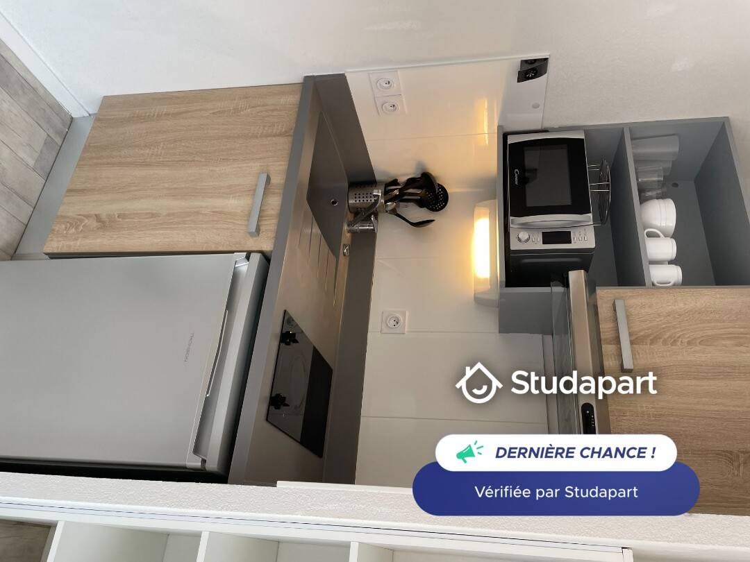 Apartment for rent for €700 per month in Bordeaux, Rue Dubourdieu