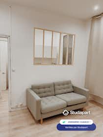 Apartment for rent for €660 per month in Marseille, Rue Perrin Solliers