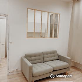 Wohnung for rent for 670 € per month in Marseille, Rue Perrin Solliers