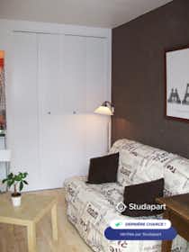 Lägenhet att hyra för 650 € i månaden i Voisins-le-Bretonneux, Villa Adrienne