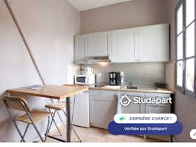 Apartamento para alugar por € 650 por mês em Arles, Rue Porte de Laure