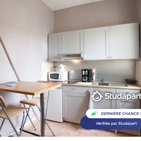Lägenhet att hyra för 650 € i månaden i Arles, Rue Porte de Laure