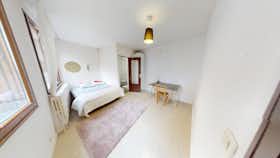 Appartement te huur voor € 650 per maand in Grenoble, Rue Général Durand