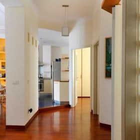 Apartment for rent for €1,650 per month in Milan, Via Correggio
