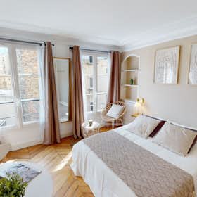 Private room for rent for €1,098 per month in Paris, Avenue des Ternes