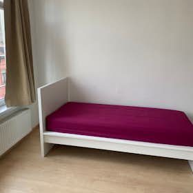 Private room for rent for €595 per month in Brussels, Rue du Midi
