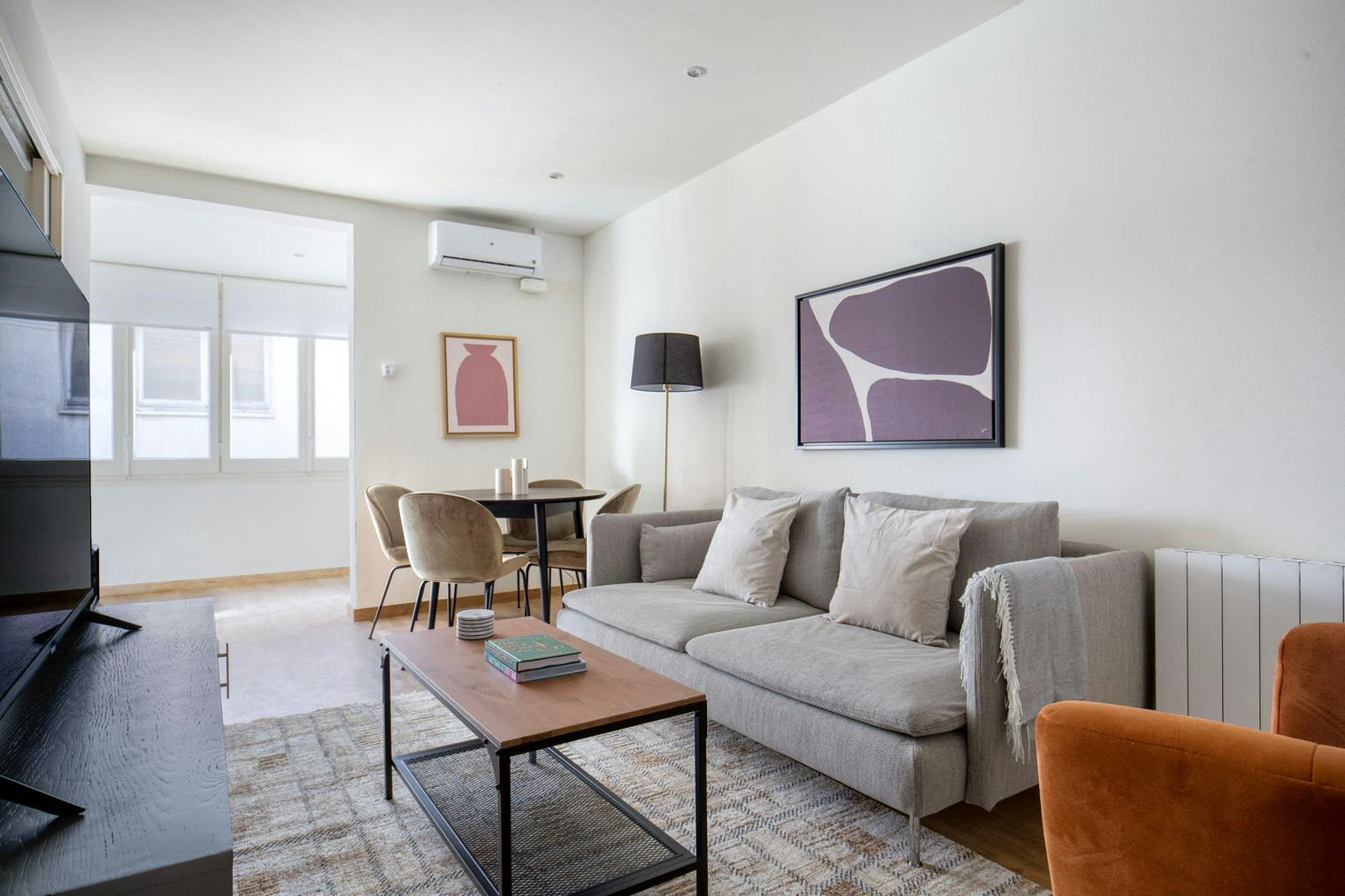 Apartment for rent for €3,817 per month in Barcelona, Carrer de la Mare de Déu de Núria