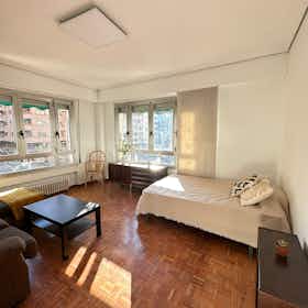 Privé kamer te huur voor € 350 per maand in Logroño, Gran Vía Juan Carlos I