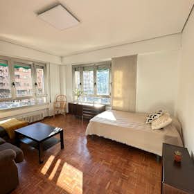 私人房间 正在以 €350 的月租出租，其位于 Logroño, Gran Vía Juan Carlos I