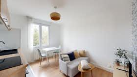 Appartement te huur voor € 999 per maand in Nantes, Boulevard Gabriel Lauriol
