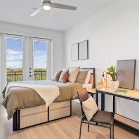 Отдельная комната сдается в аренду за 1 128 € в месяц в Houston, Richmond Ave